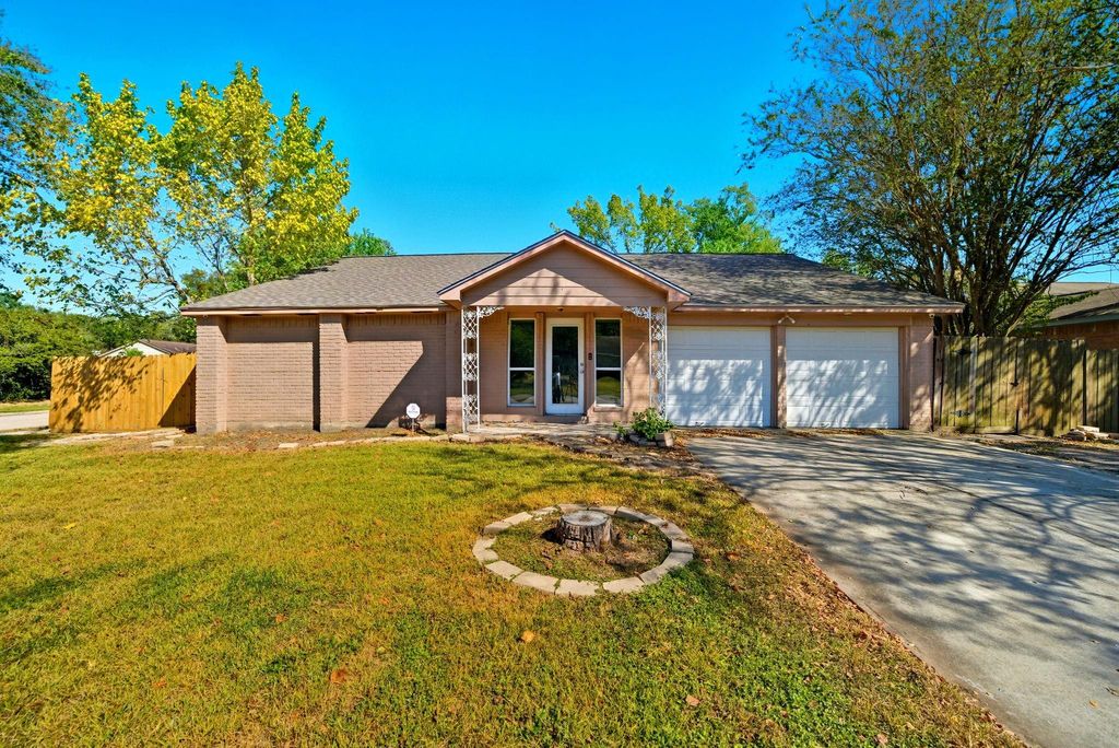 Photo of 16957 Glen Eagle Drive, Conroe, TX 77385 (MLS # 35838007)