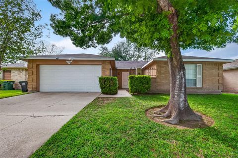 Photo of 1122 Woodbridge Avenue, Pearland, TX 77584 (MLS # 17486215)