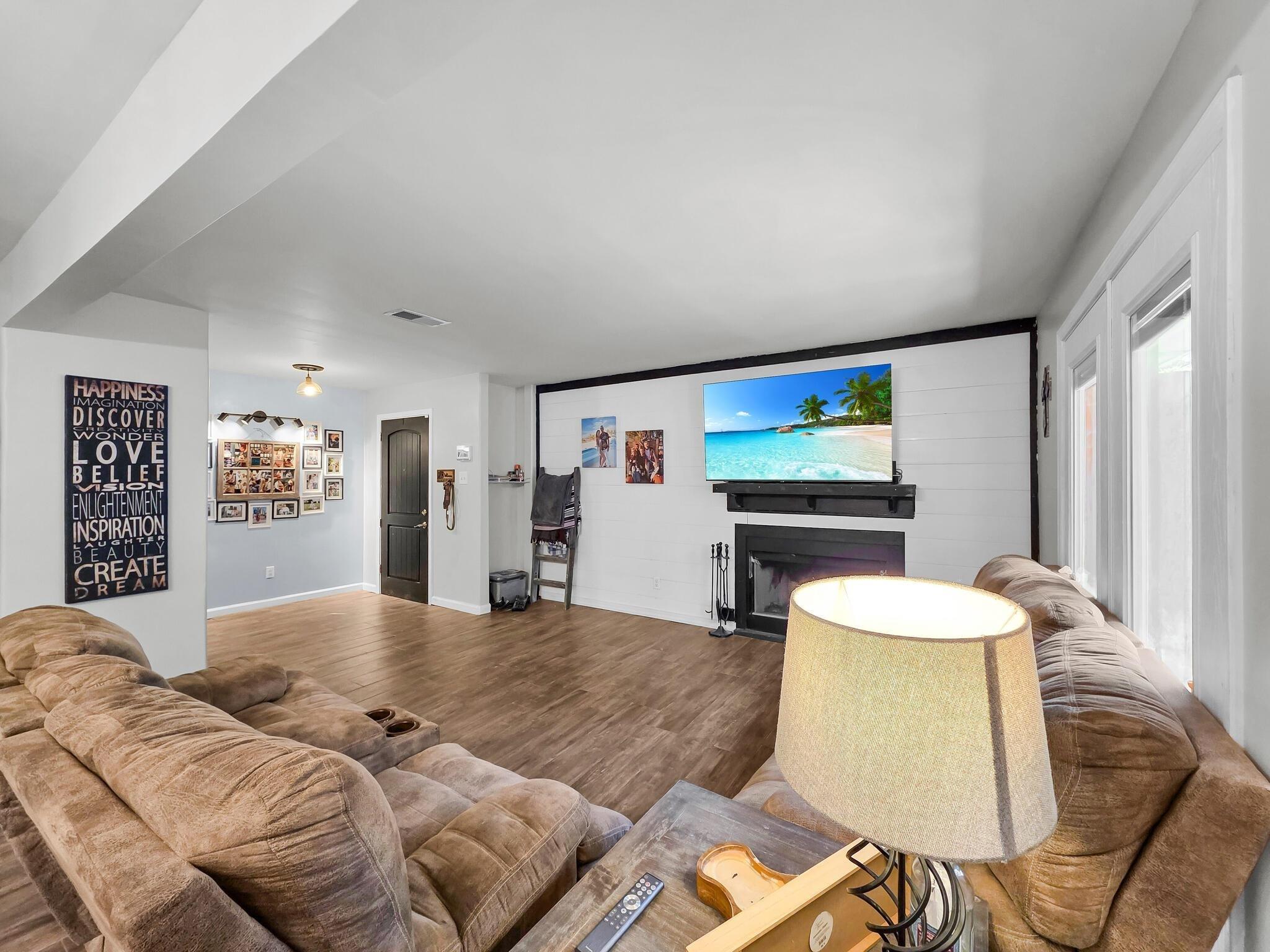 6125 Broadoak Street