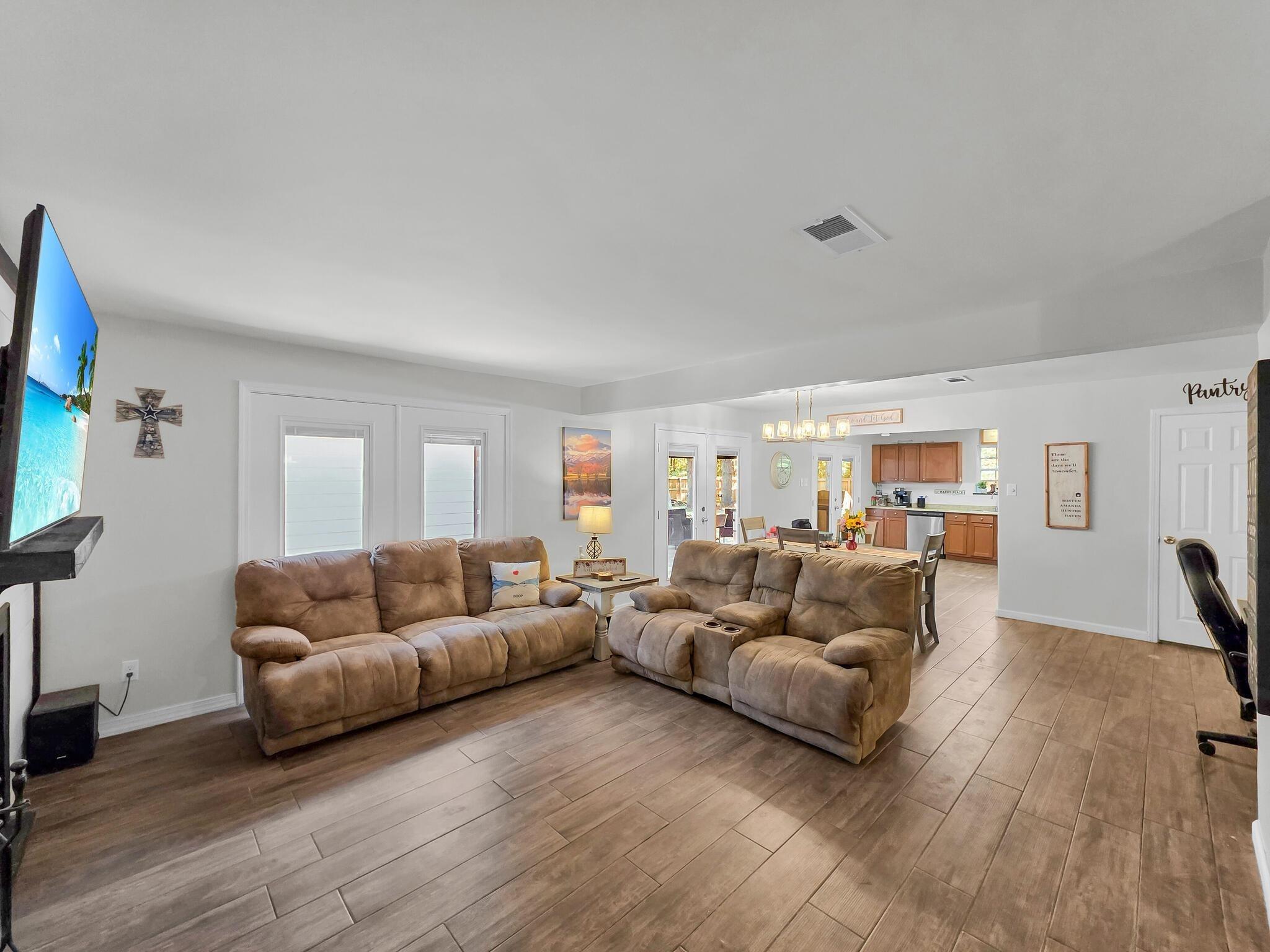 6125 Broadoak Street