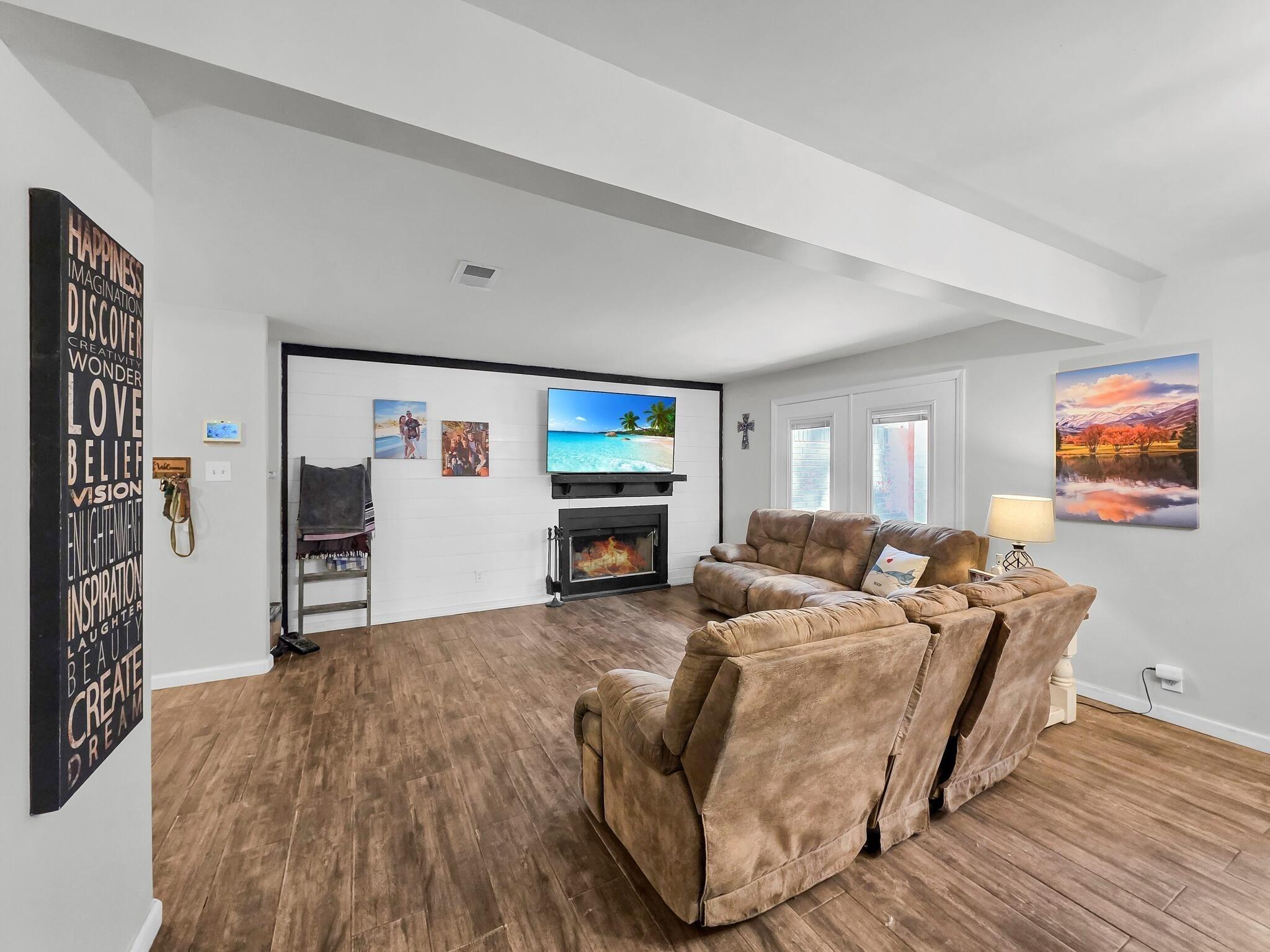 6125 Broadoak Street