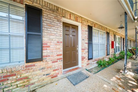 Photo of 3224 Timmons Lane #157, Houston, TX 77027 (MLS # 31200746)