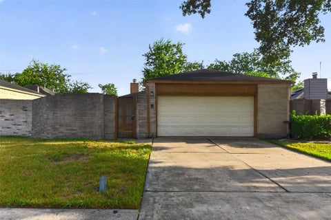 Photo of 8151 Misty Ridge Lane, Houston, TX 77071 (MLS # 49022918)