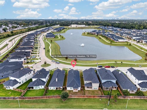 Photo of 4419 Waterside Cove Lane, Houston, TX 77053 (MLS # 85402086)