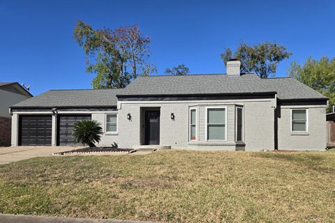 Photo of 8822 Rowan Lane, Houston, TX 77036 (MLS # 10748412)