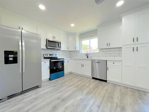 Photo of 10015 Old Towne Lane, Sugar Land, TX 77498 (MLS # 36104065)