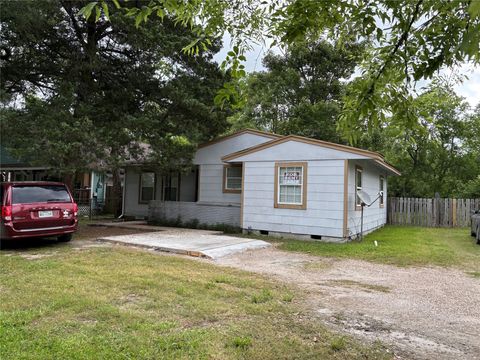 Photo of 2118 8th Street, Orange, TX 77630 (MLS # 31416983)