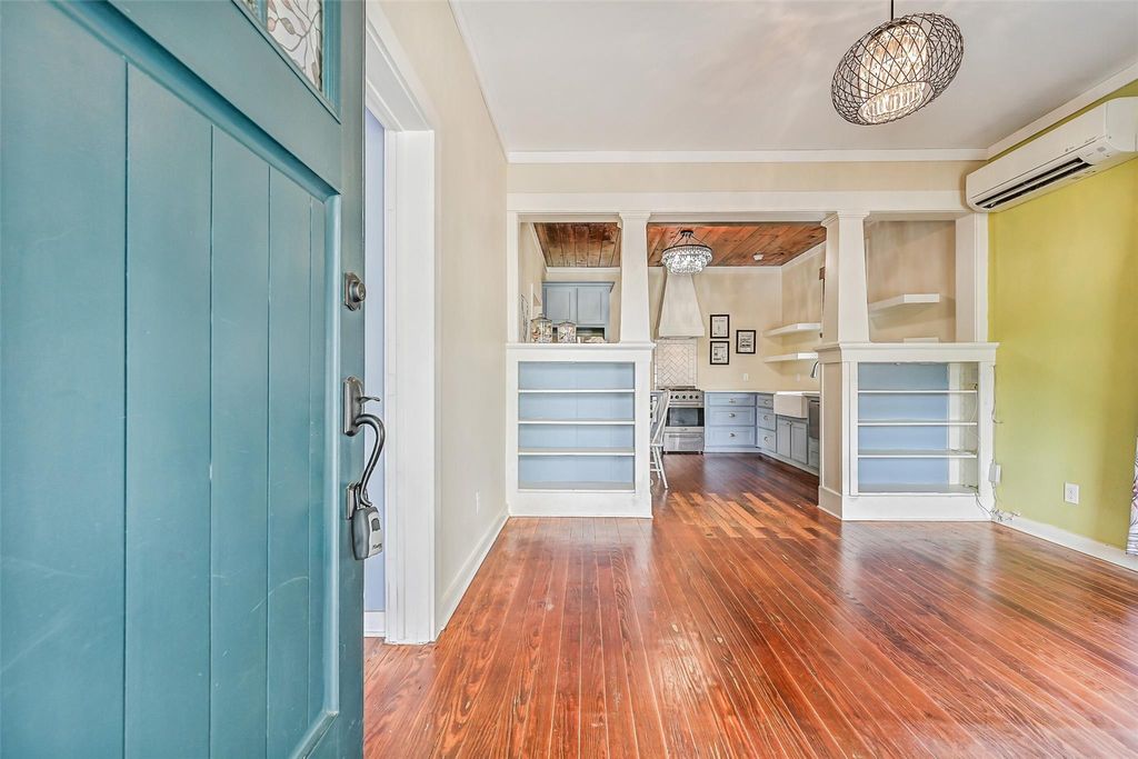 Photo of 1411 26th St Street, Galveston, TX 77550 (MLS # 93306315)