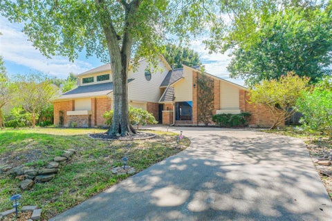 Photo of 14211 Swiss Hill Drive, Houston, TX 77077 (MLS # 49684819)