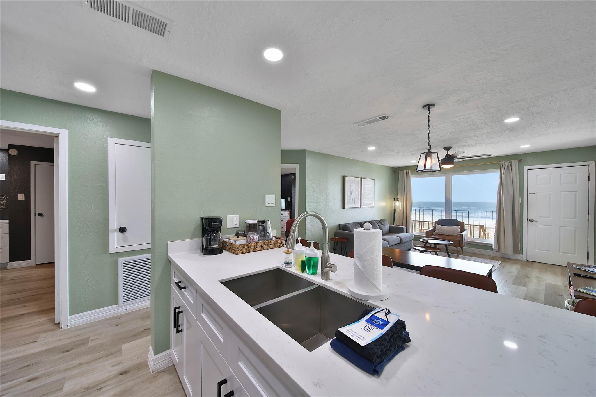 7600 Seawall Boulevard 206