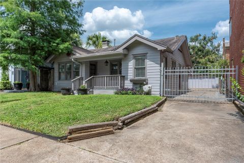 Photo of 2027 Huldy Street, Houston, TX 77019 (MLS # 79968004)