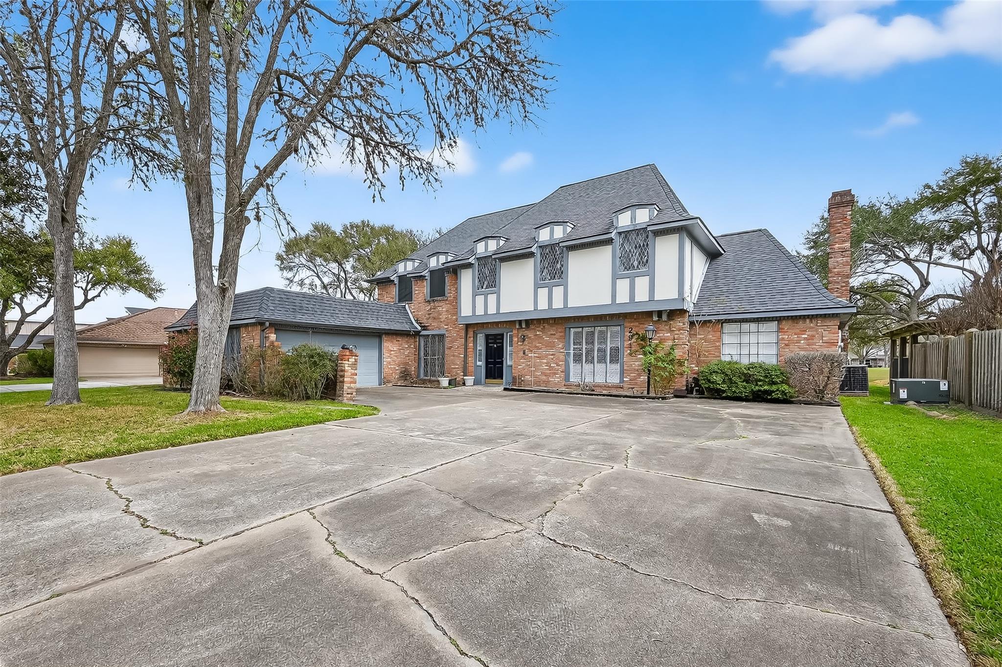 2911 Robinson Road