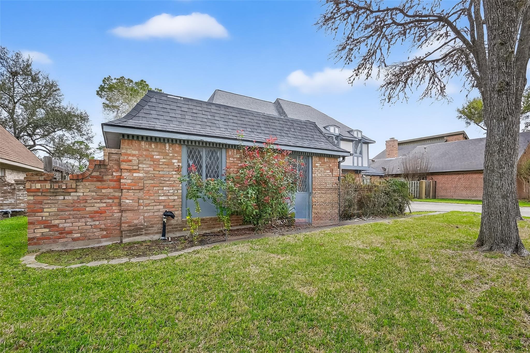 2911 Robinson Road