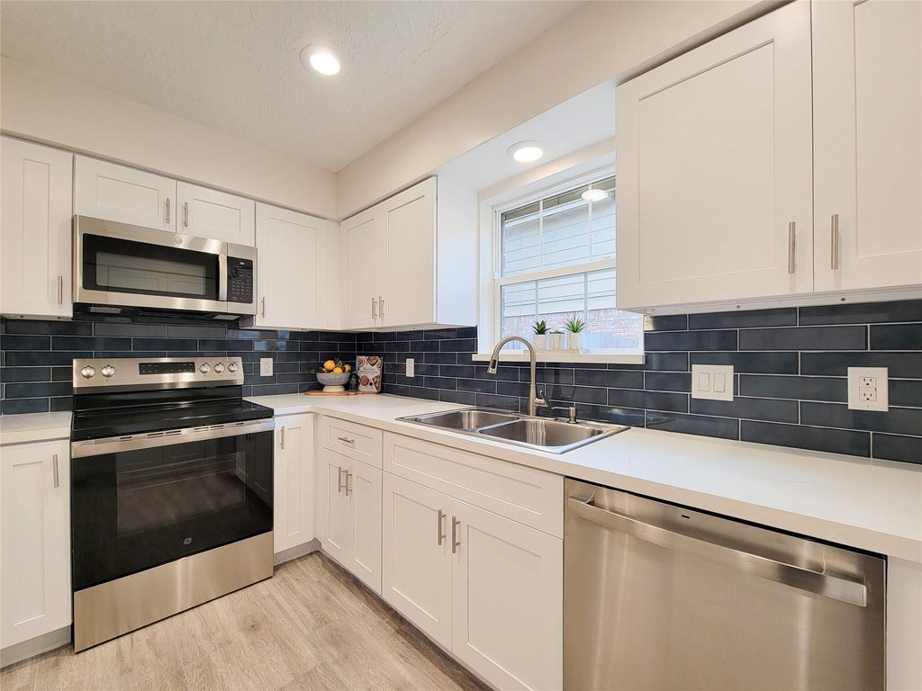 Photo of 10703 Idlebrook Drive, Houston, TX 77070 (MLS # 35902282)