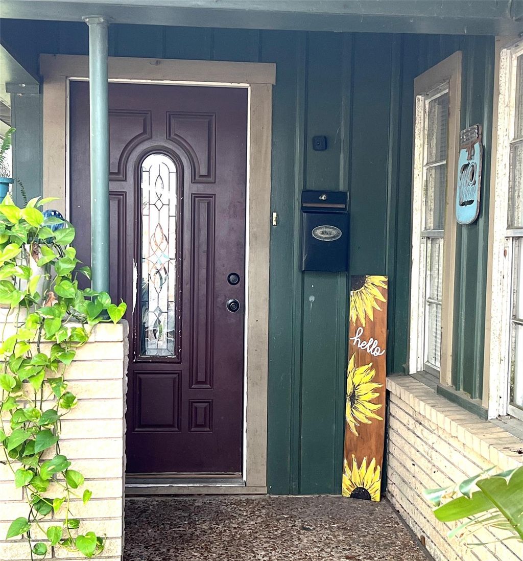 Photo of 909 Peach Street, El Campo, TX 77437 (MLS # 8652468)