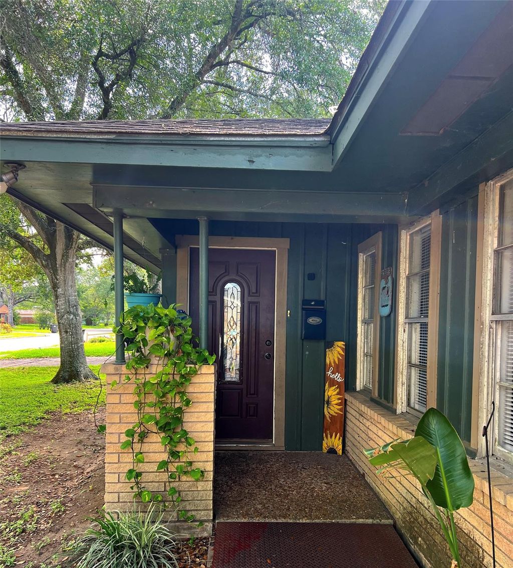 Photo of 909 Peach Street, El Campo, TX 77437 (MLS # 8652468)