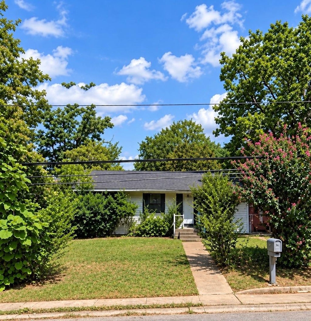 Photo of 612 Freeman, Caldwell, TX 77836 (MLS # 38281331)