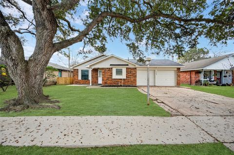 Photo of 1709 Capri Lane, Seabrook, TX 77586 (MLS # 20391213)