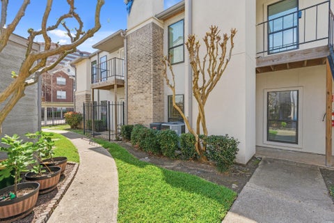 Photo of 2425 Augusta Drive #23, Houston, TX 77057 (MLS # 61587069)