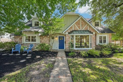 Photo of 11003 Overbrook Lane, Houston, TX 77042 (MLS # 89545996)