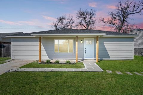 Photo of 3214 Stallings Drive, Houston, TX 77088 (MLS # 30804873)