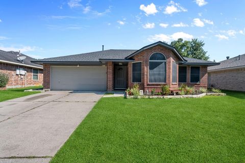 Photo of 2219 Longleaf Pines Drive, Houston, TX 77339 (MLS # 39114323)