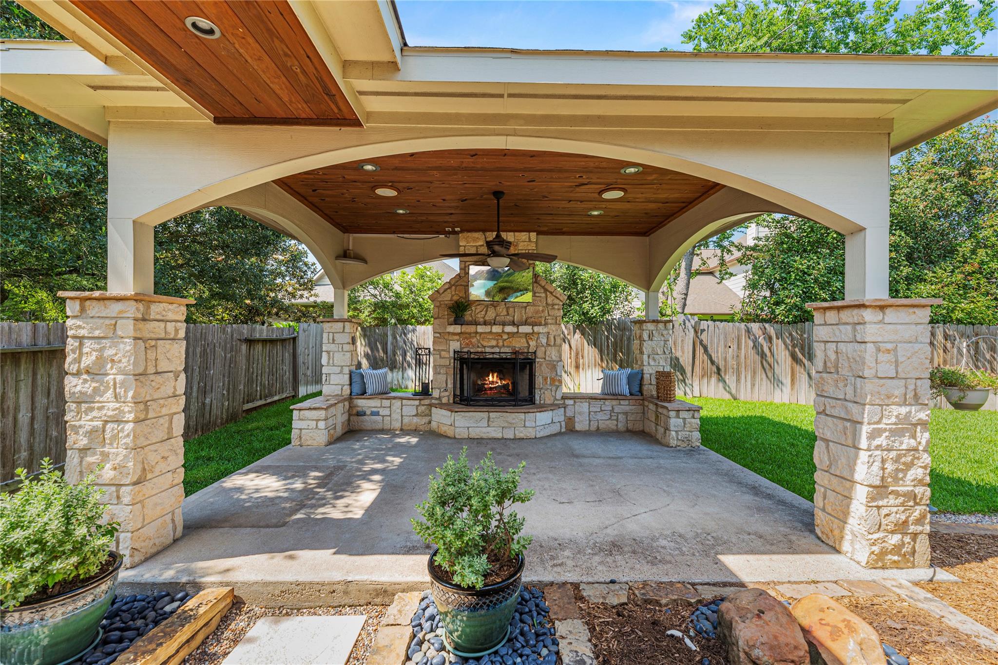 18334 N Elizabeth Shore Loop
