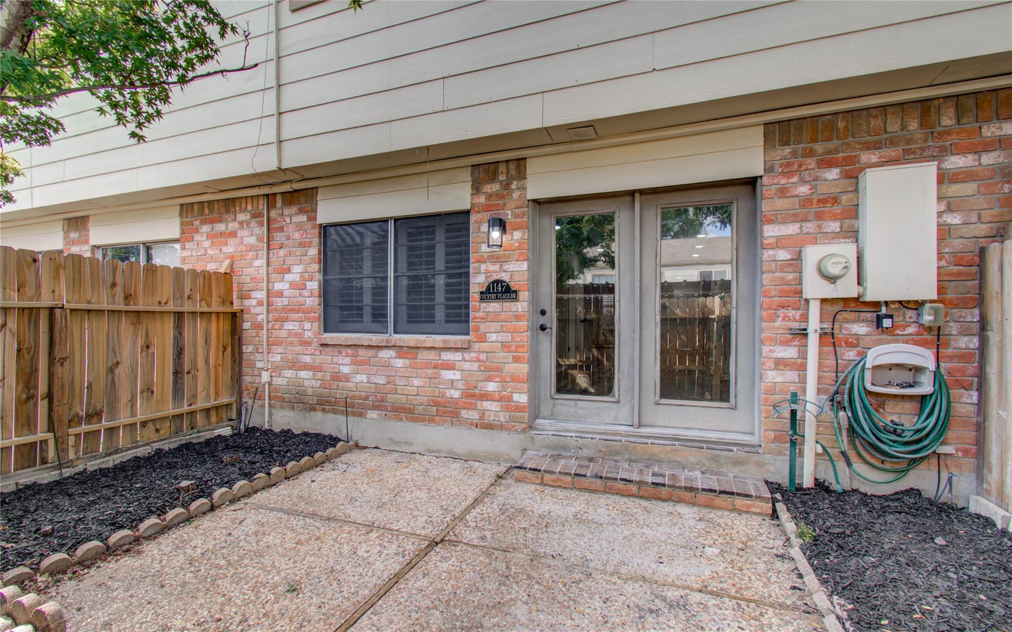 1147 Country Place Drive