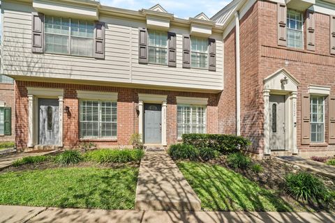 Photo of 2930 Grants Lake Boulevard #2203, Sugar Land, TX 77479 (MLS # 10332900)