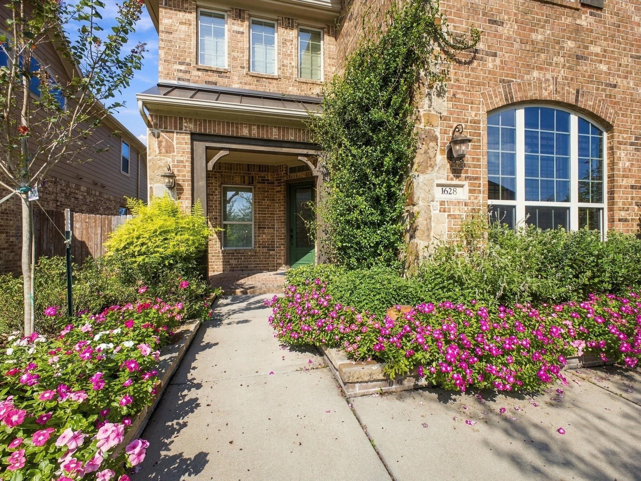 1628 Longwood Glen Lane