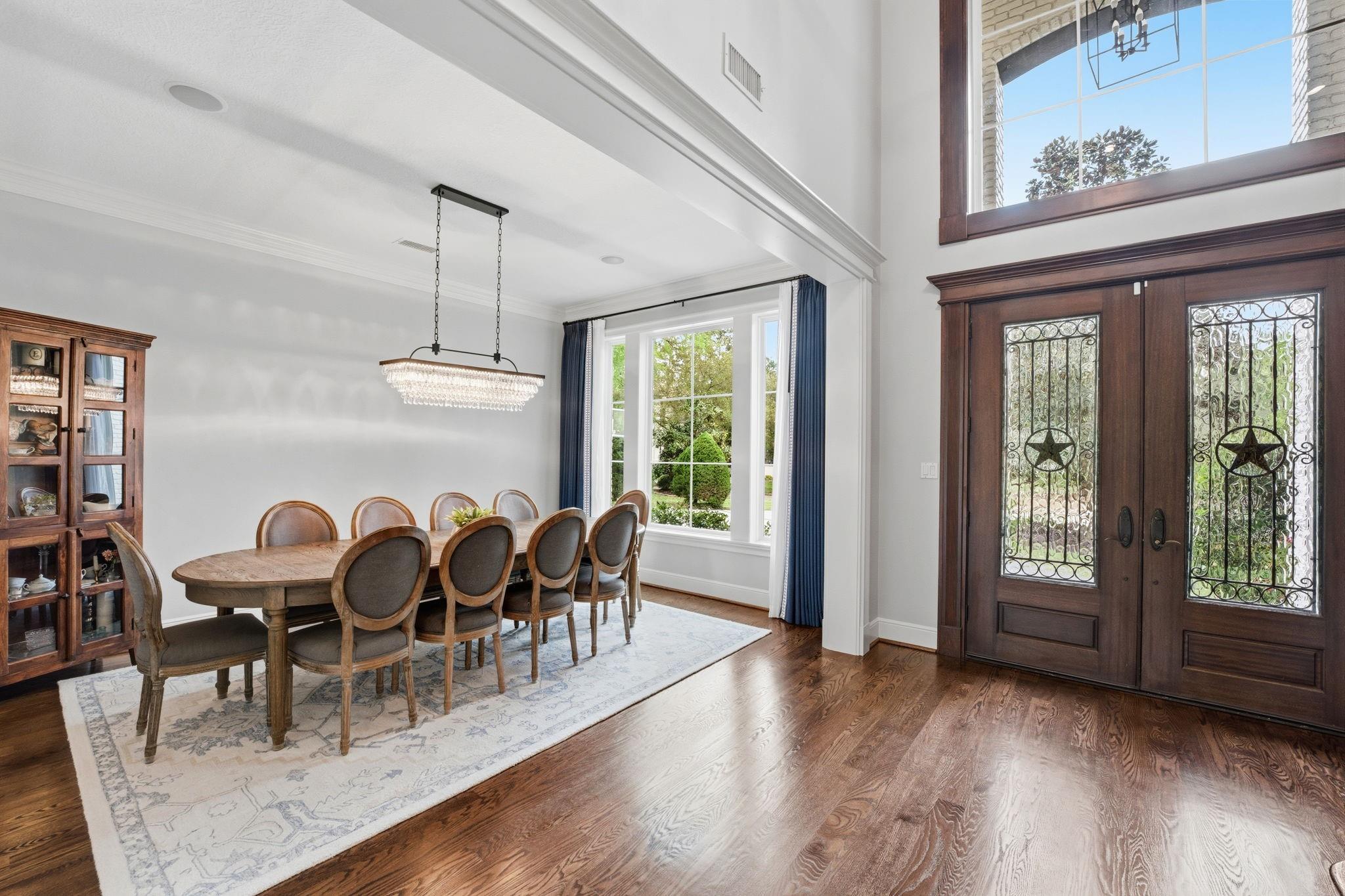 115 W Ambassador Bend