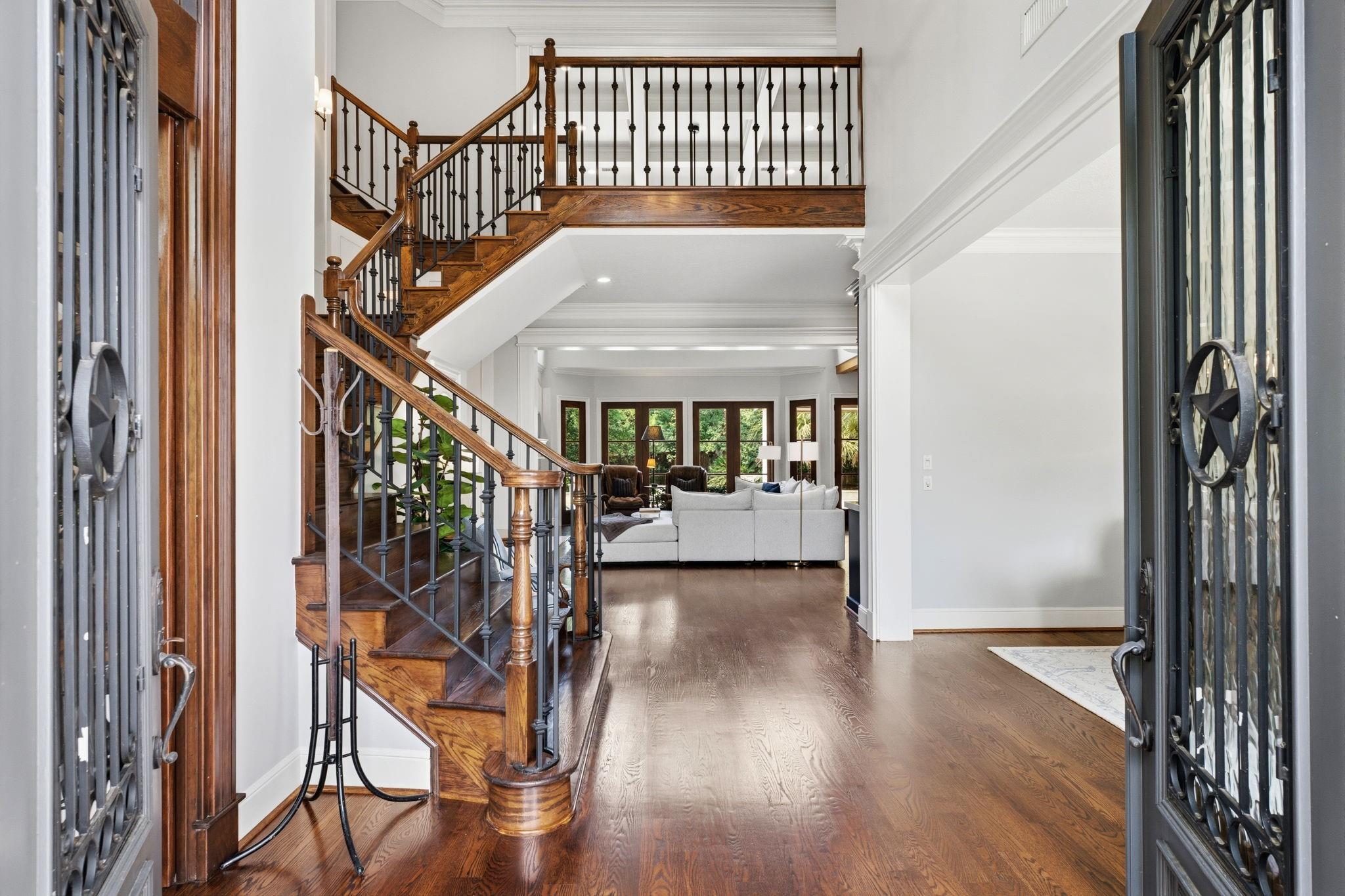 115 W Ambassador Bend