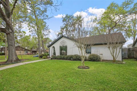 Photo of 15542 Edenvale Street, Friendswood, TX 77546 (MLS # 65973408)