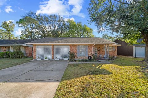 Photo of 2711 Mulberry Lane, Pasadena, TX 77502 (MLS # 56562184)
