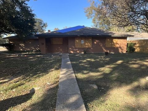 Photo of 542 W Mierianne Street, Houston, TX 77037 (MLS # 77074986)