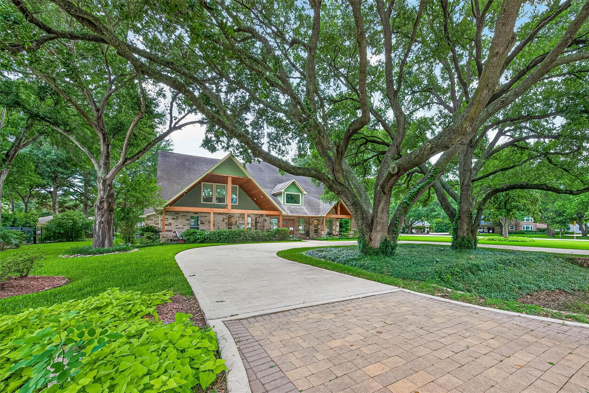 3018 S Saddlebrook Lane