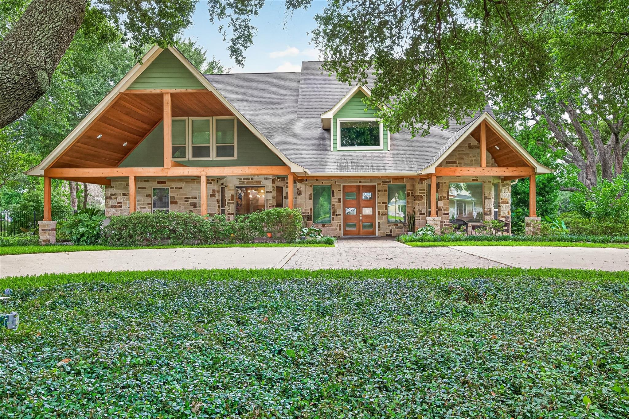 3018 S Saddlebrook Lane
