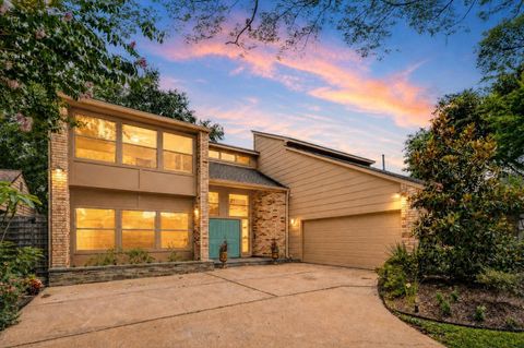 Photo of 2327 Briar Branch Drive, Houston, TX 77042 (MLS # 52607770)
