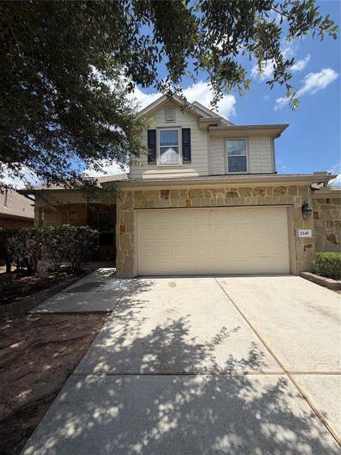 Homes For Sale - 2245 Maple Point Dr N Drive<br/> Conroe, TX 77301