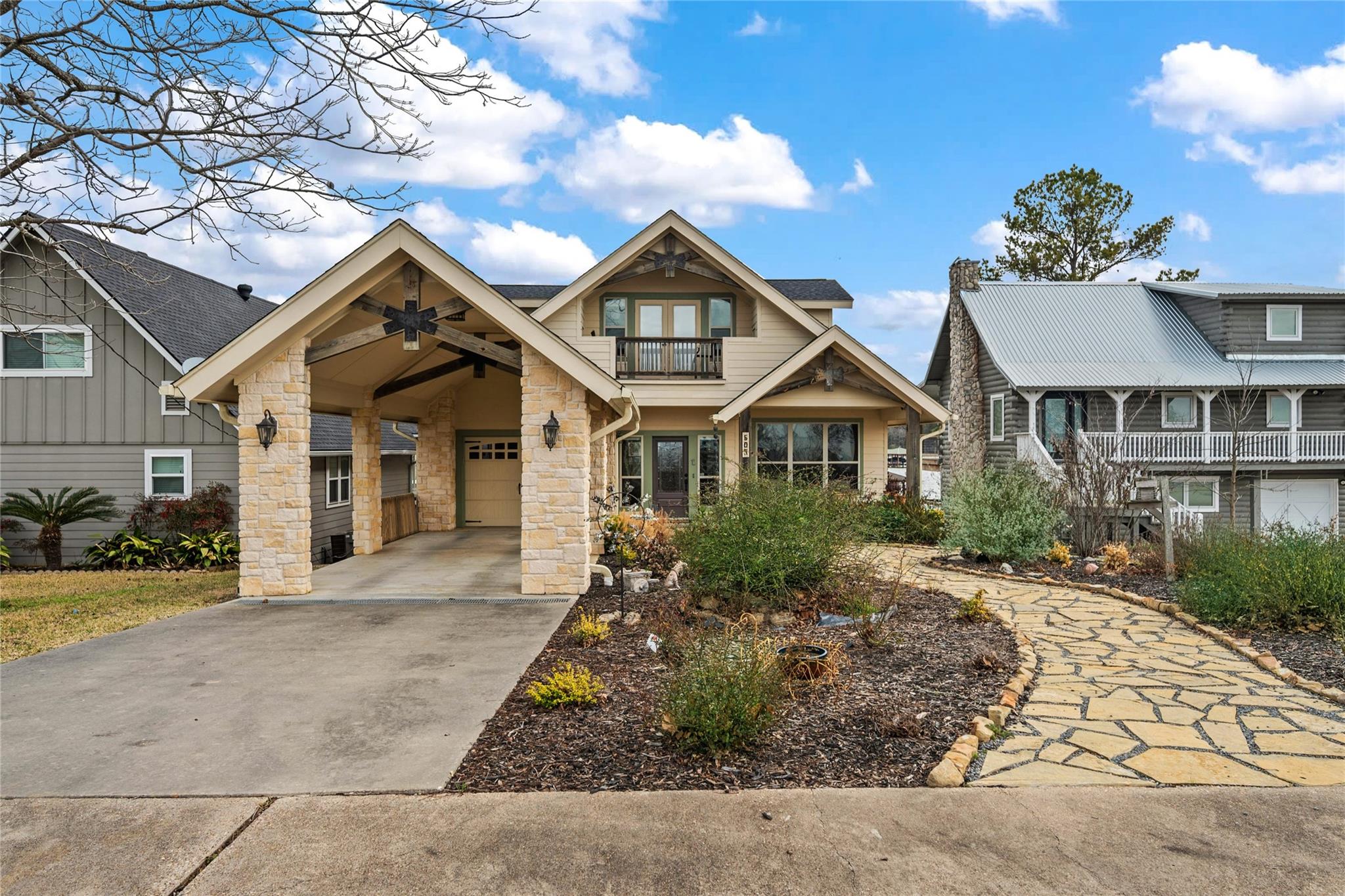 507 W Lake Shore Drive