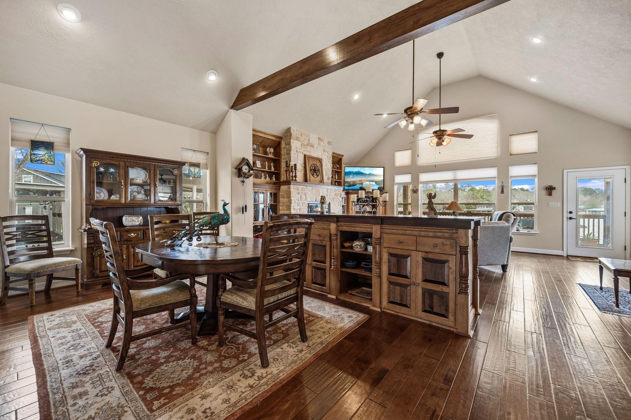 507 W Lake Shore Drive