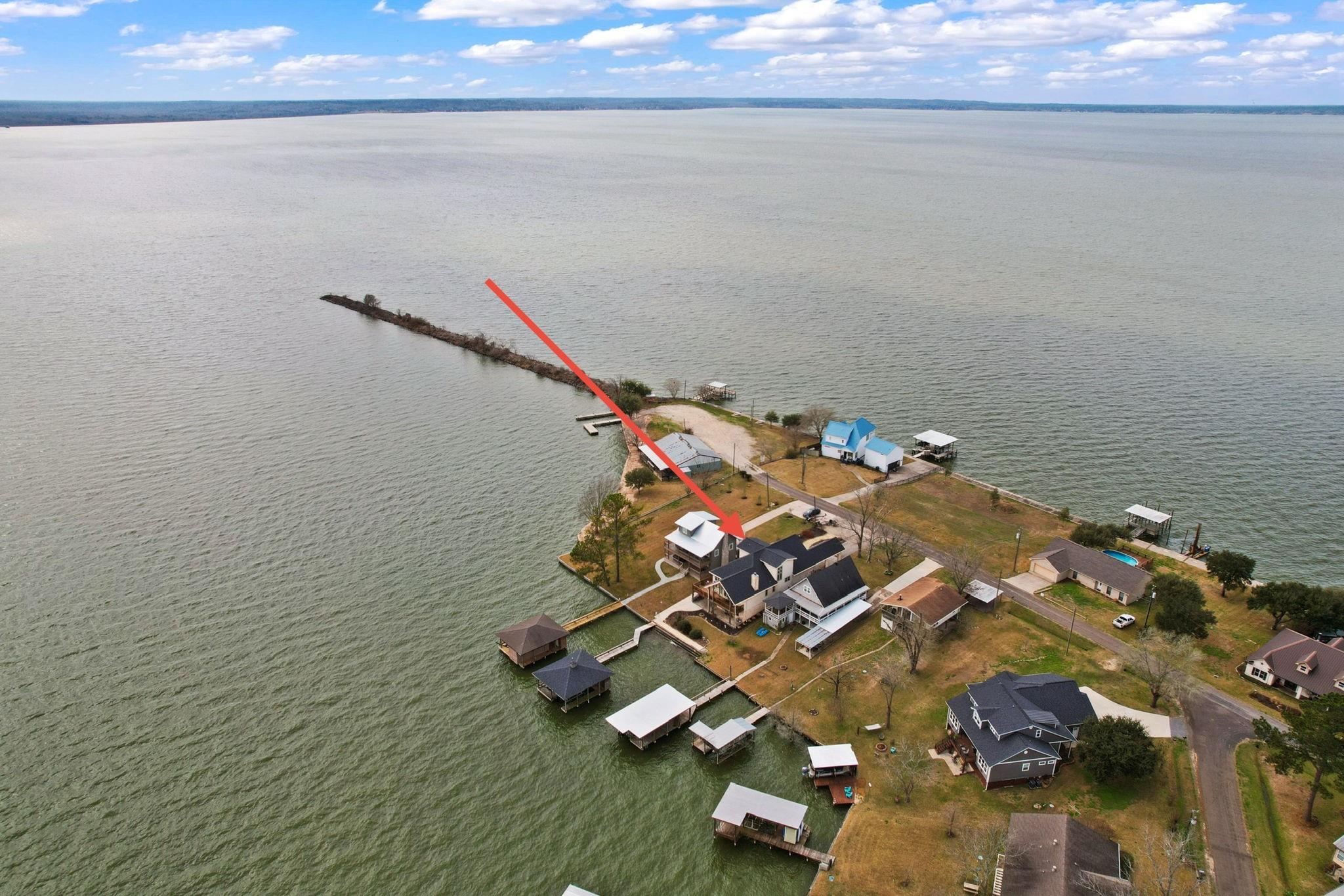 507 W Lake Shore Drive