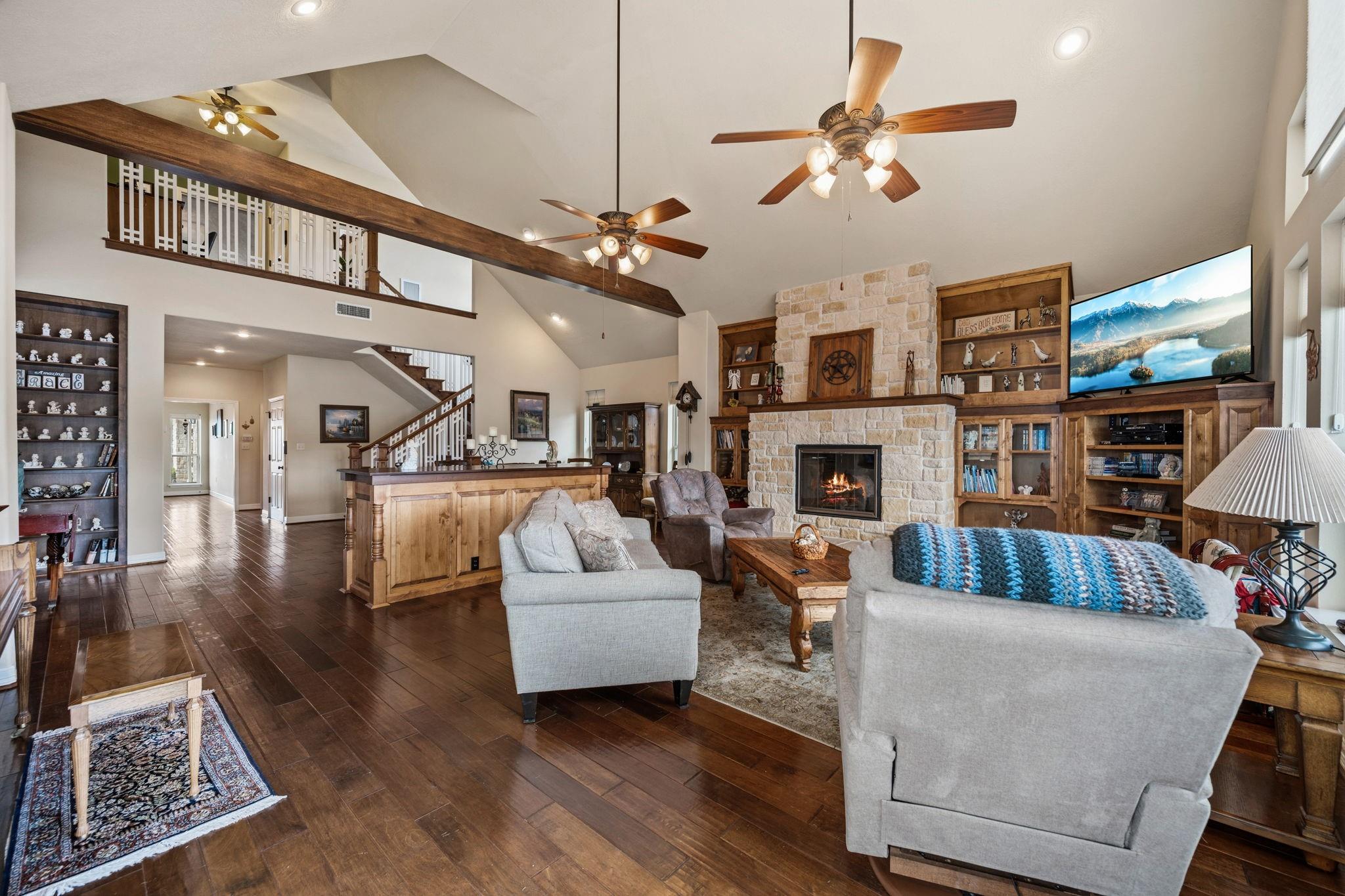 507 W Lake Shore Drive