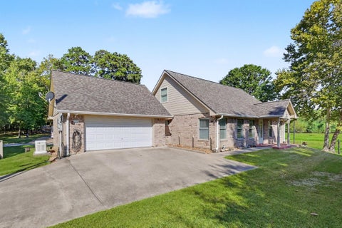 Photo of 15 Lakeside, Trinity, TX 75862 (MLS # 10729088)