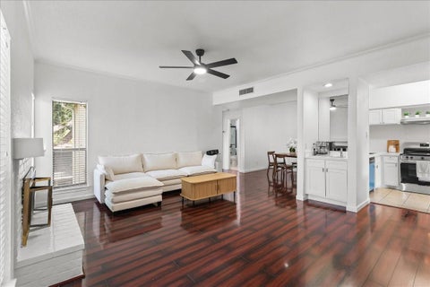 Photo of 724 Bering Drive #254, Houston, TX 77057 (MLS # 6012353)