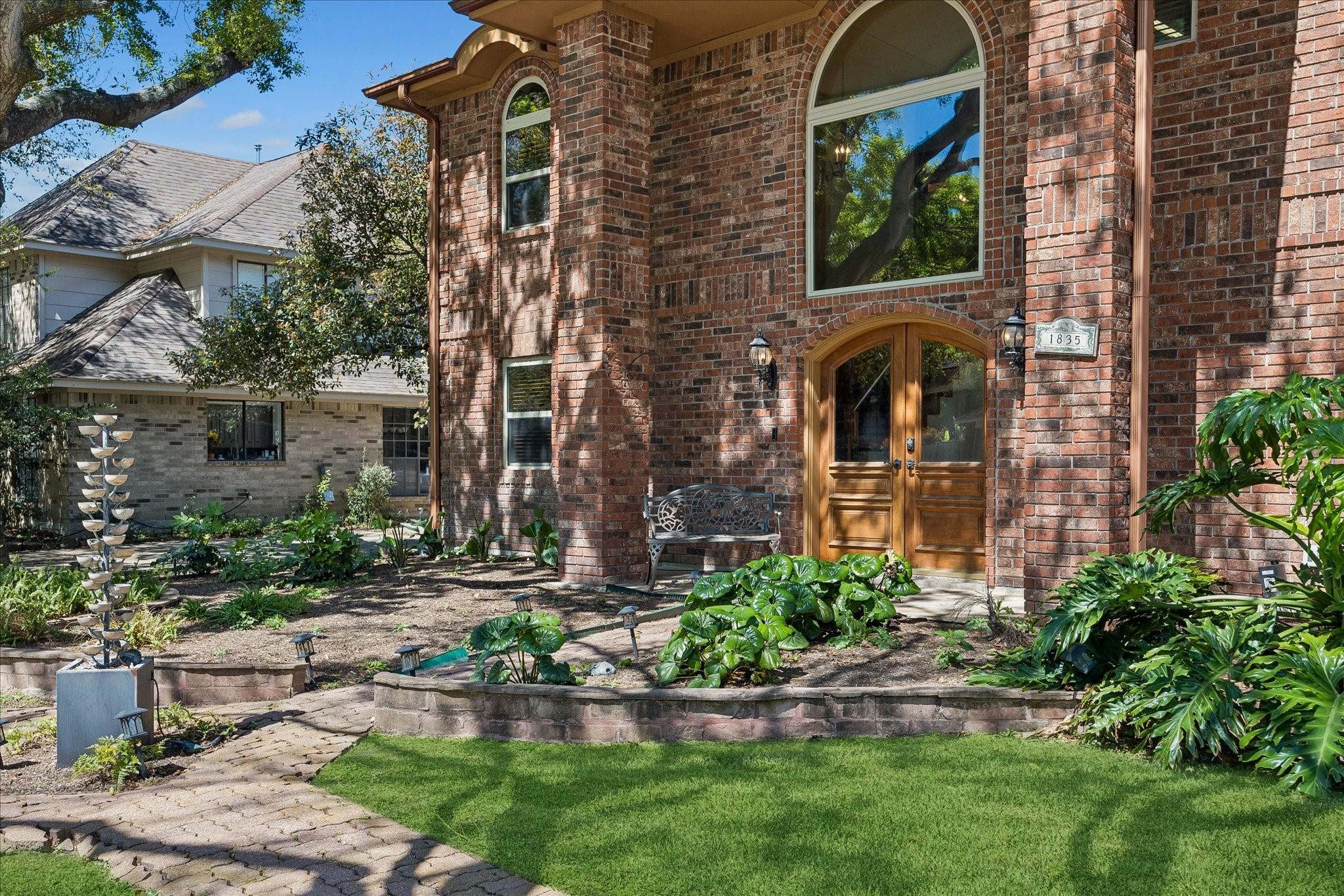 1835 Raintree Circle