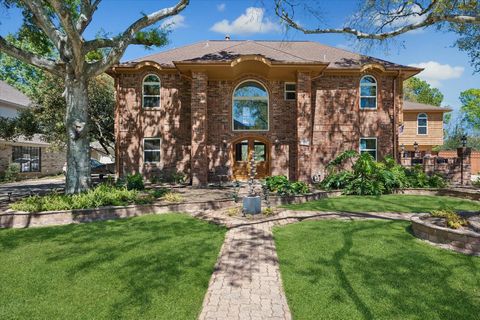 Homes For Sale - 1835 Raintree Circle<br/> Seabrook, TX 77586