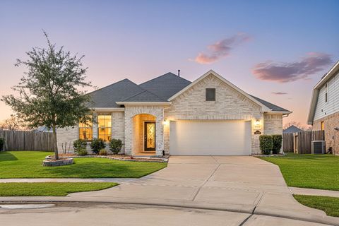 Photo of 8414 Divot Trace, Fulshear, TX 77441 (MLS # 44680447)