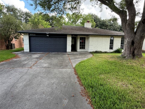 Homes For Sale - 16631 Blackhawk Boulevard<br/> Friendswood, TX 77546