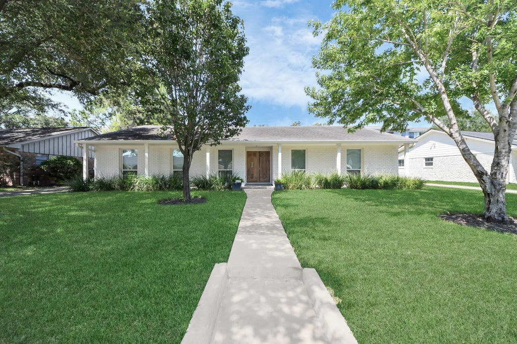 Photo of 7610 Highmeadow Drive, Houston, TX 77063 (MLS # 82192181)